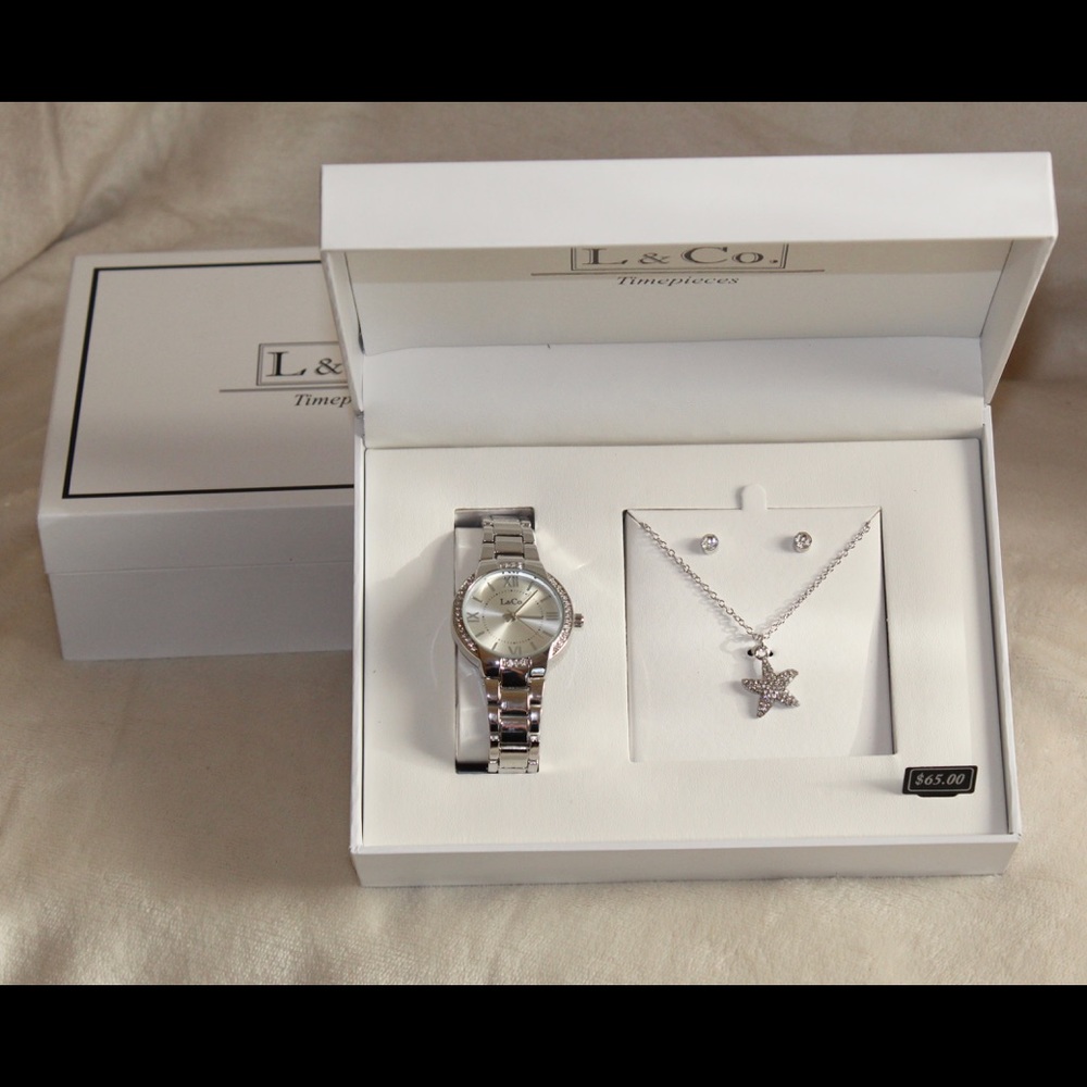 Women’s watch set.